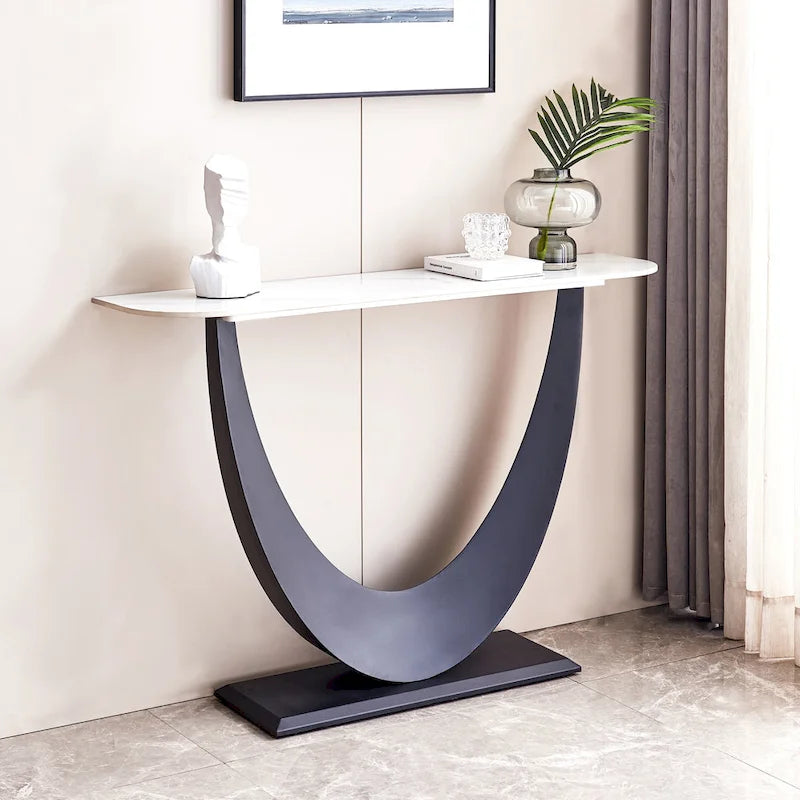 Console moderne, design aux formes raffinées, structure en métal avec patins réglables pour l’entrée